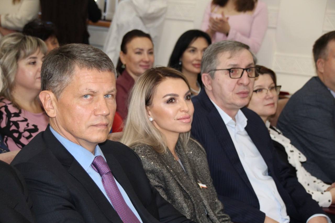 Анастасия Гридчина: 30 октября в Крыму состоялось торжественное мероприятие, посвящённое 77-й годовдовщине со дня основания профсоюзного движения на полуострове Анастасия Гридчина: 30 октября в Крыму состоялось торжественное мероприятие, посвящённое 77-й годовдовщине со дня основания профсоюзного движения на полуострове