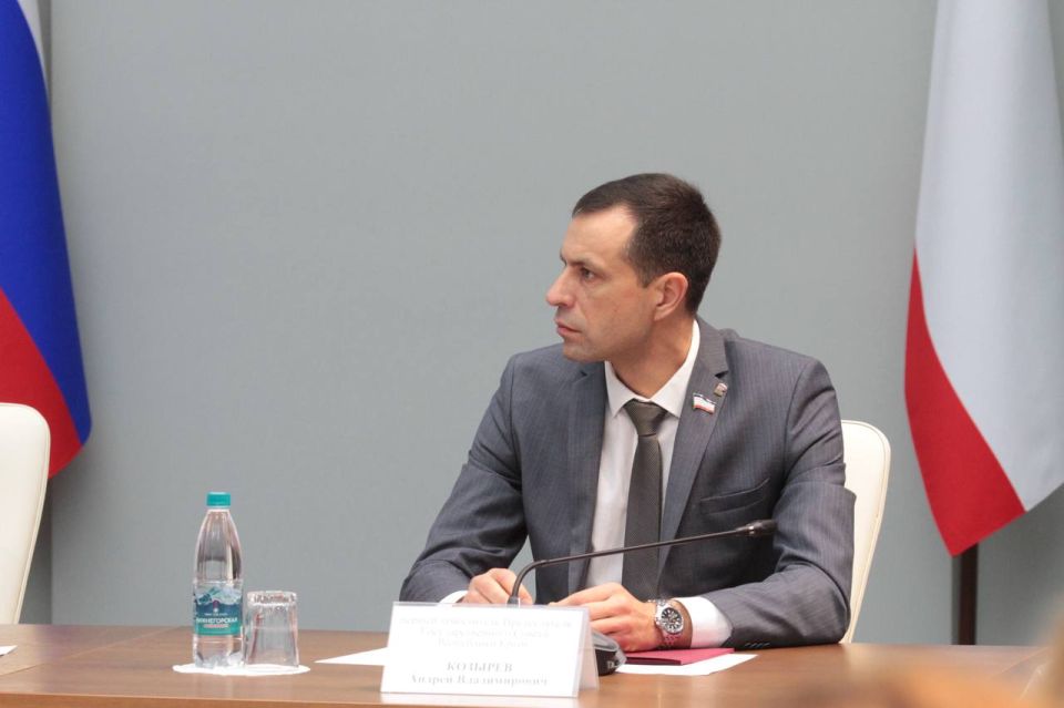 Совет министров Крыма рассмотрел проект бюджета на ближайшие три года Совет министров Крыма рассмотрел проект бюджета на ближайшие три года