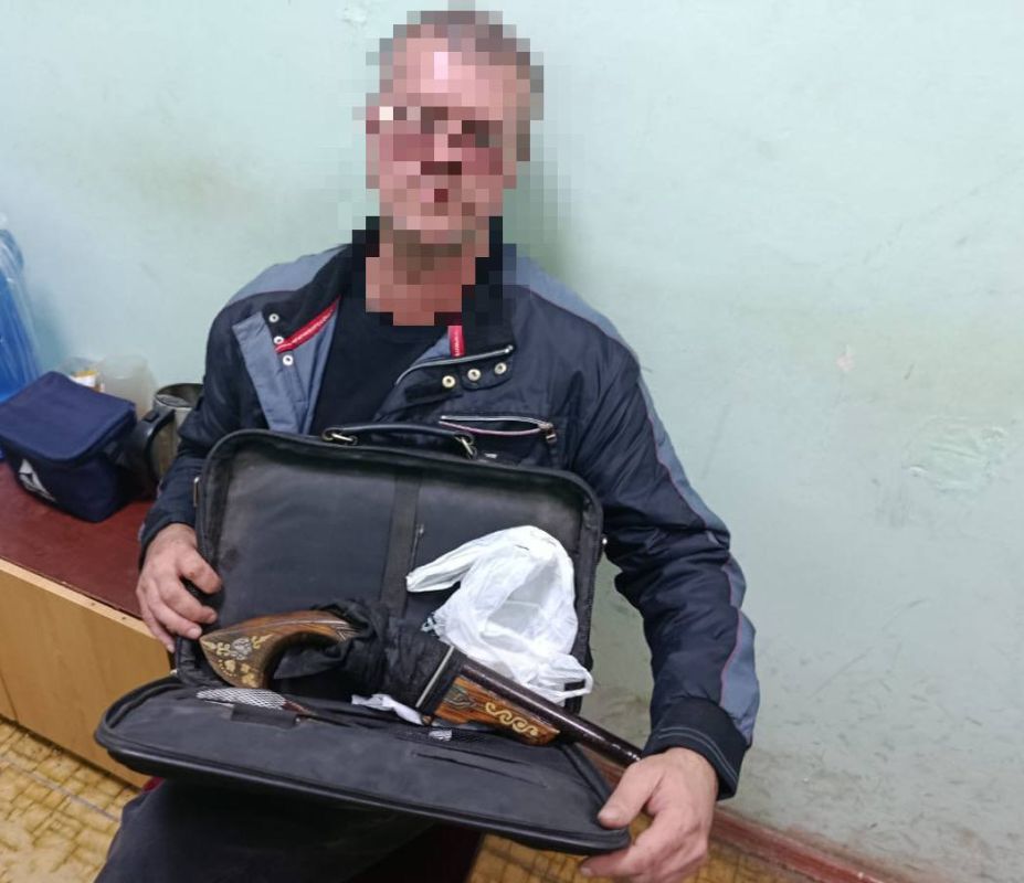 Работники природоохранной прокуратуры наградили победителей конкурса рисунков на тему «Сохраним животных Крыма» Работники природоохранной прокуратуры наградили победителей конкурса рисунков на тему «Сохраним животных Крыма»