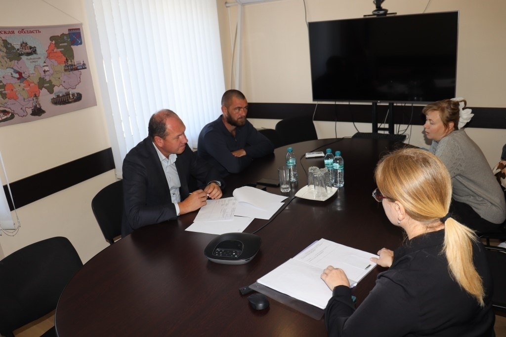 29 октября, с 10.00 по 16.00 часов, в преддверии Дня народного единства в администрации Сакского района проходил Общерегиональный день приема граждан.За содействием в решении вопросов к главе администрации Сакского района... 29 октября, с 10.00 по 16.00 часов, в преддверии Дня народного единства в администрации Сакского района проходил Общерегиональный день приема граждан.За содействием в решении вопросов к главе администрации Сакского района...