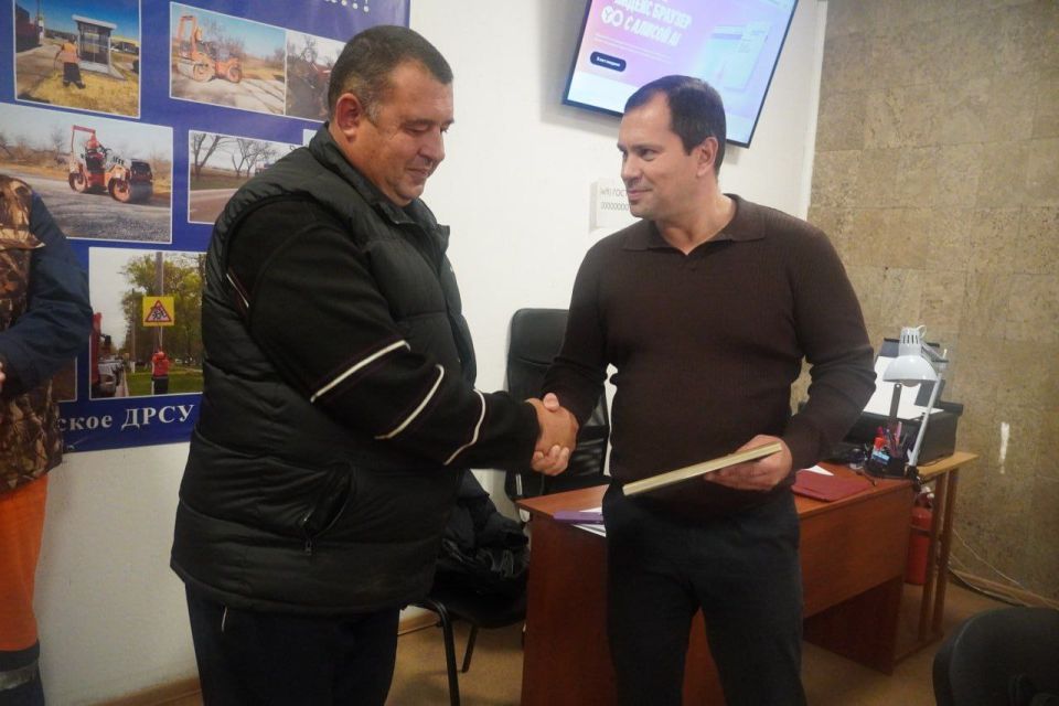 Глава администрации Керчи Олег Каторгин посетил Керченский филиал предприятия «Крымавтодор», чтобы лично оценить готовность городского дорожного комплекса к предстоящему зимнему сезону Глава администрации Керчи Олег Каторгин посетил Керченский филиал предприятия «Крымавтодор», чтобы лично оценить готовность городского дорожного комплекса к предстоящему зимнему сезону