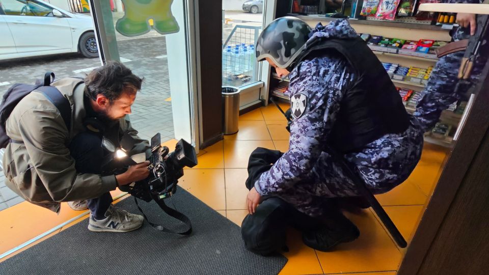 Журналистам телеканала «Вести. Севастополь» рассказали о служебных буднях сотрудников вневедомственной охраны Росгвардии Журналистам телеканала «Вести. Севастополь» рассказали о служебных буднях сотрудников вневедомственной охраны Росгвардии