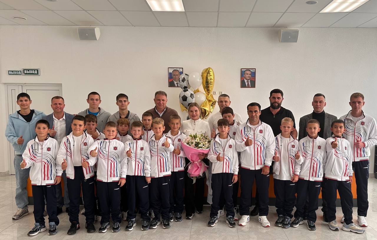 Ольга Торубарова: В День Тренера совместно с участником кадрового проекта «Герои Крыма», ветерана боевых действий Сергеем Сергеевичем Каменевым вручили ведомственные награды Министерства спорта Республики Крым тренерам и... Ольга Торубарова: В День Тренера совместно с участником кадрового проекта «Герои Крыма», ветерана боевых действий Сергеем Сергеевичем Каменевым вручили ведомственные награды Министерства спорта Республики Крым тренерам и...