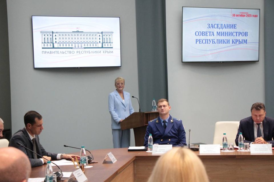 Совет министров Крыма рассмотрел проект бюджета на ближайшие три года Совет министров Крыма рассмотрел проект бюджета на ближайшие три года