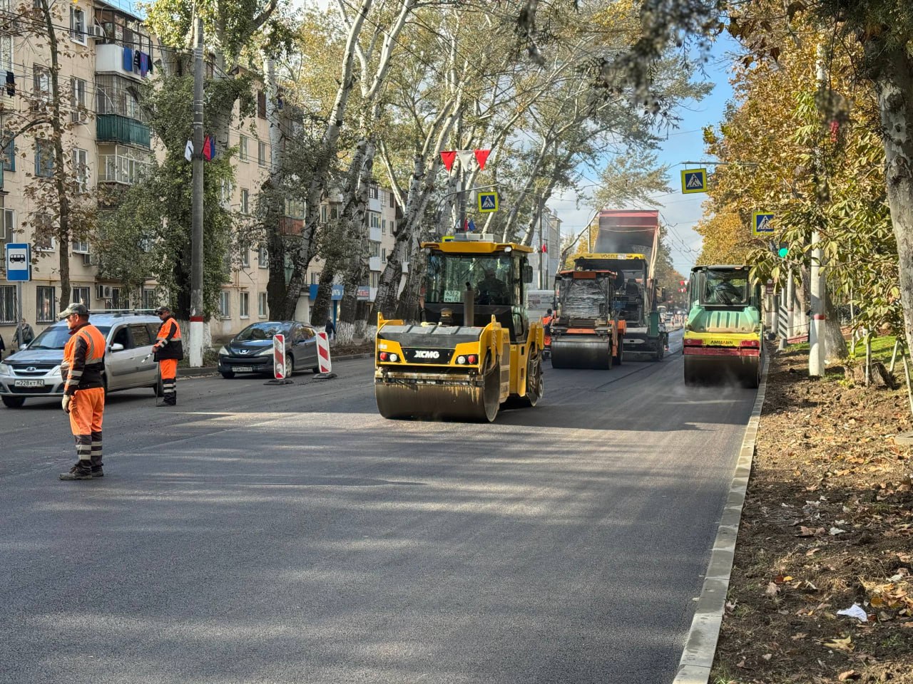 В Керчи продолжаются работы по обновлению центральных дорог В Керчи продолжаются работы по обновлению центральных дорог