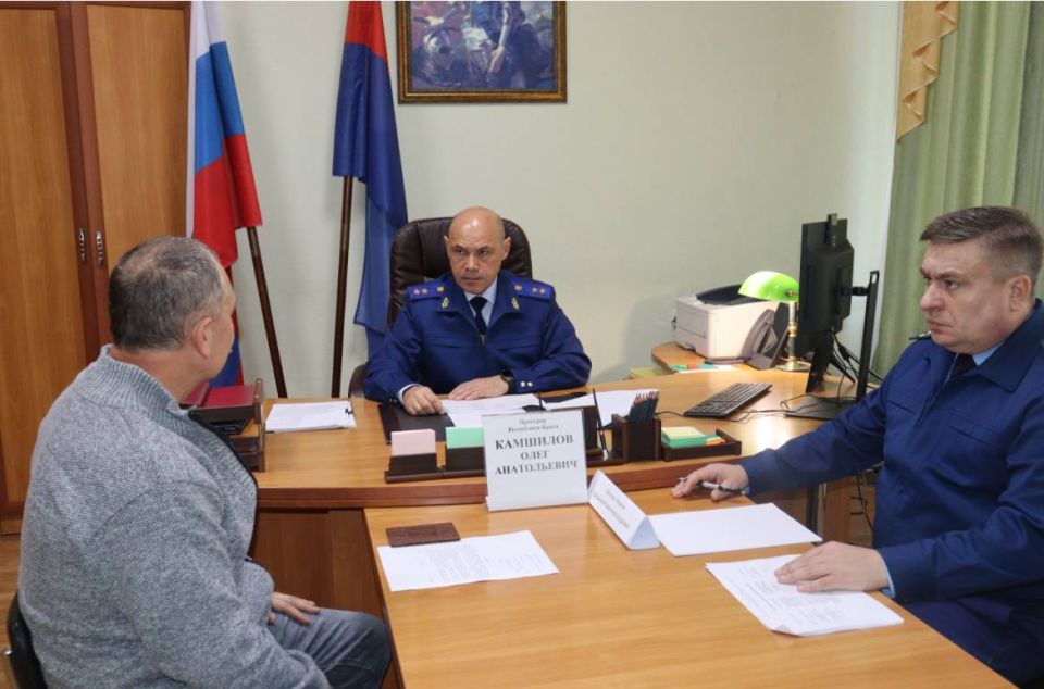 Вчера, 29 октября 2025 года, прокурор Крыма Олег Камшилов в ходе рабочего выезда в город Феодосию провел прием местных жителей Вчера, 29 октября 2025 года, прокурор Крыма Олег Камшилов в ходе рабочего выезда в город Феодосию провел прием местных жителей