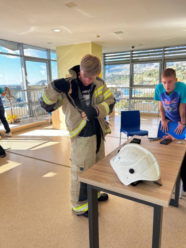 Прошла Школа безопасности в МДЦ "Артек" Прошла Школа безопасности в МДЦ "Артек"