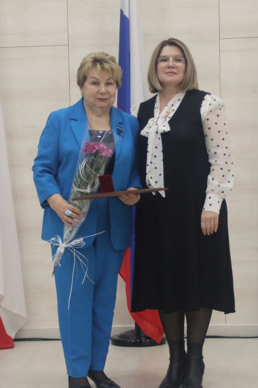 Елена Лось приняла участие в торжественном мероприятии, посвященном празднованию Дня профессиональных союзов Республики Крым, состоявшемся в Доме профсоюзов Елена Лось приняла участие в торжественном мероприятии, посвященном празднованию Дня профессиональных союзов Республики Крым, состоявшемся в Доме профсоюзов