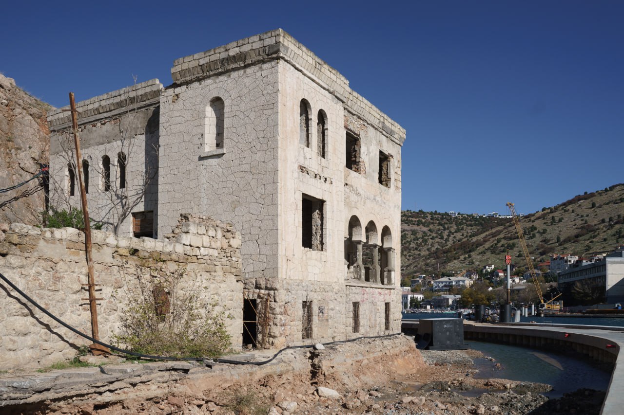 Михаил Развожаев: В Балаклаве приведут в порядок исторические здания Михаил Развожаев: В Балаклаве приведут в порядок исторические здания