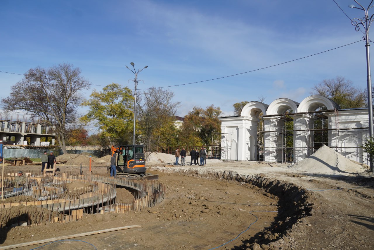 Глава администрации Керчи Олег Каторгин провел совещание в Приморском парке им. Войкова с участием представителей Керченского филиала ГУП РК «Вода Крыма» Глава администрации Керчи Олег Каторгин провел совещание в Приморском парке им. Войкова с участием представителей Керченского филиала ГУП РК «Вода Крыма»