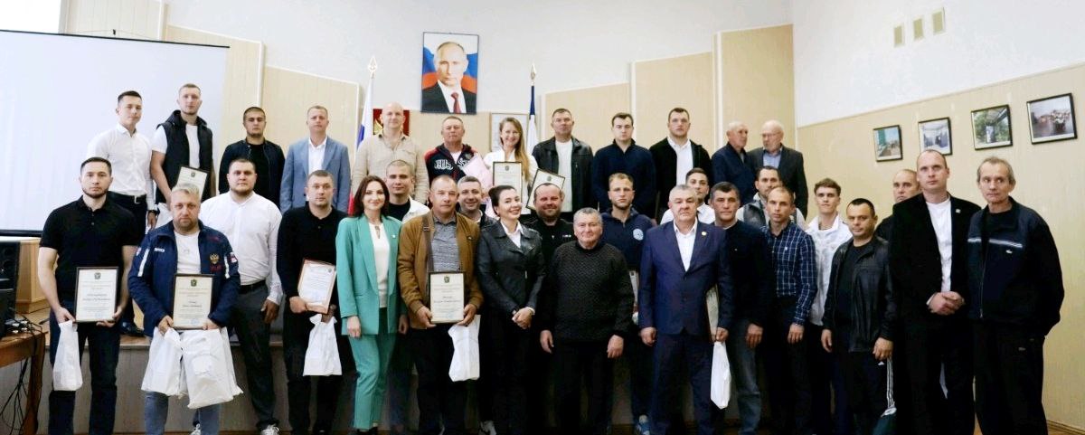 Сергей Петелин: 30 октября в администрации Симферопольского района провёл торжественное награждение тренеров нашего района благодарственными письмами и памятными подарками Сергей Петелин: 30 октября в администрации Симферопольского района провёл торжественное награждение тренеров нашего района благодарственными письмами и памятными подарками