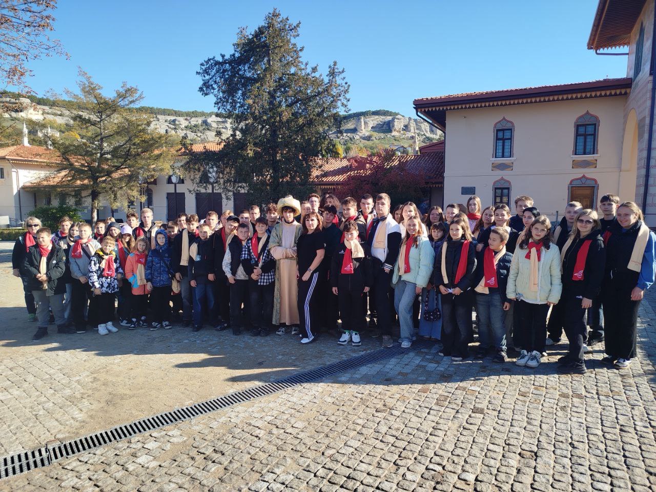 Группа детей сотрудников ФГУП «Железные дороги Новороссии» – членов профсоюза вернулась из увлекательного путешествия по Крыму