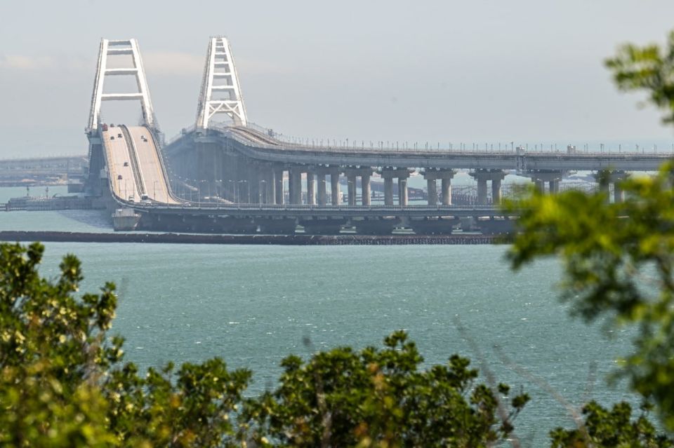 Сергей Аксёнов: Учитывая рекомендации силовых и правоохранительных структур, принято решение о введении с 00:00 3 ноября 2025 года и до особого распоряжения временного ограничения движения гибридных транспортных средств и...