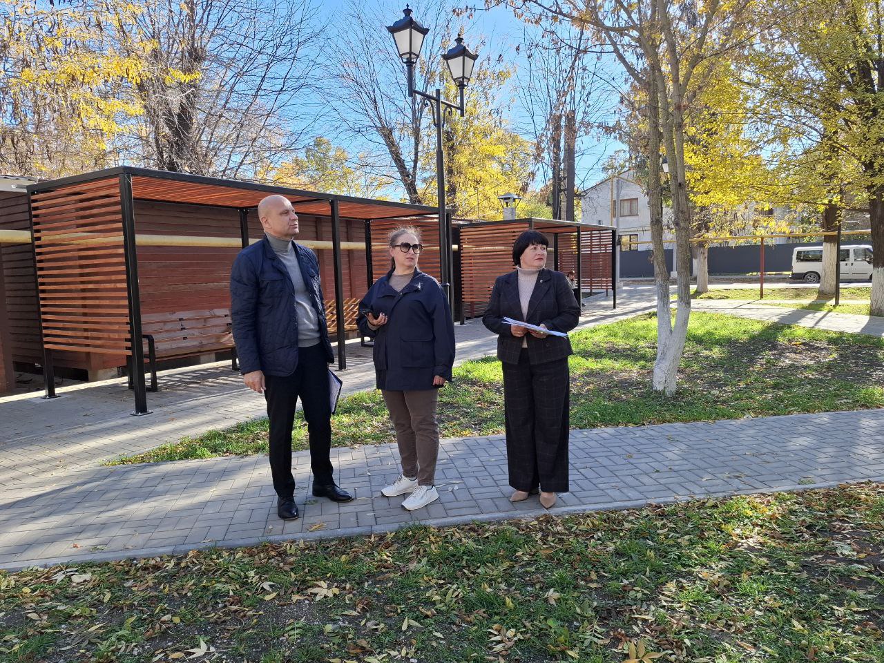 Александр Харламов: Сегодня совместно с помощником Главы Республики Крым Юлией Момотенко, председателем Советского районного совета Викторией Грицай посетили объекты благоустройства 2025 года в Советском районе Александр Харламов: Сегодня совместно с помощником Главы Республики Крым Юлией Момотенко, председателем Советского районного совета Викторией Грицай посетили объекты благоустройства 2025 года в Советском районе