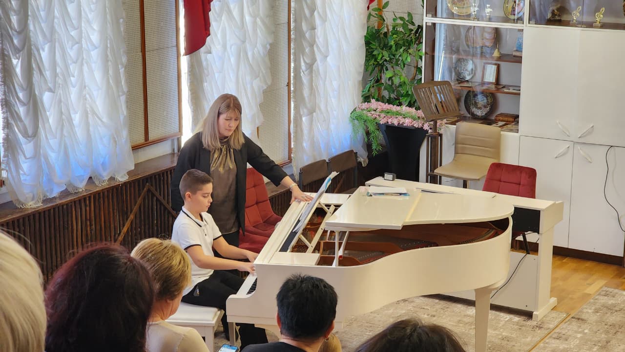 На базе Симферопольской детской музыкальной школы № 2 имени Алемдара Караманова прошли методические семинары Зонального методического объединения № 8, которое является центром координационной деятельности 5 школ искусств... На базе Симферопольской детской музыкальной школы № 2 имени Алемдара Караманова прошли методические семинары Зонального методического объединения № 8, которое является центром координационной деятельности 5 школ искусств...