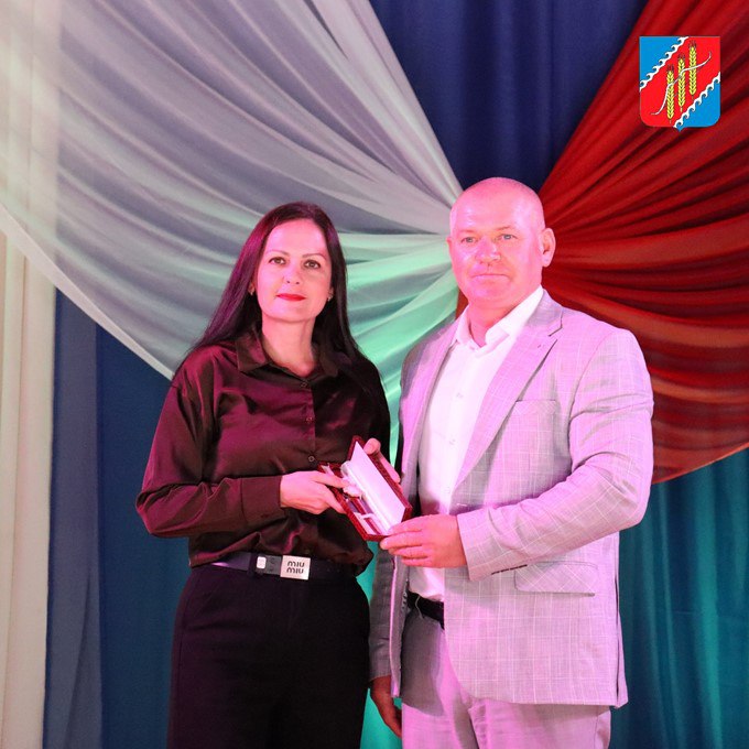 Сегодня в Джанкойском районном Доме культуры состоялось торжественное мероприятие, посвящённое Дню народного единства Сегодня в Джанкойском районном Доме культуры состоялось торжественное мероприятие, посвящённое Дню народного единства