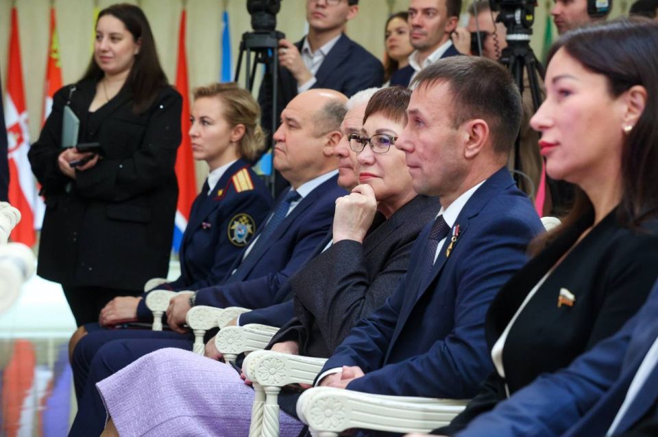 Юрий Нимченко: Сегодня в рамках Всероссийского гражданско-патриотического проекта "Дети-герои" в Совете Федерации состоялась торжественная церемония награждения и чествования детей и подростков, совершивших героические... Юрий Нимченко: Сегодня в рамках Всероссийского гражданско-патриотического проекта "Дети-герои" в Совете Федерации состоялась торжественная церемония награждения и чествования детей и подростков, совершивших героические...
