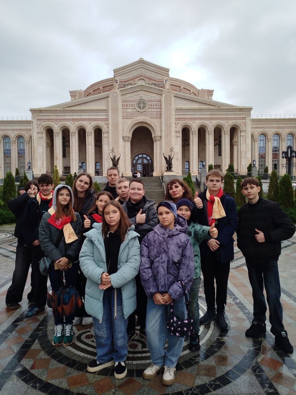 Группа детей сотрудников ФГУП «Железные дороги Новороссии» – членов профсоюза вернулась из увлекательного путешествия по Крыму Группа детей сотрудников ФГУП «Железные дороги Новороссии» – членов профсоюза вернулась из увлекательного путешествия по Крыму