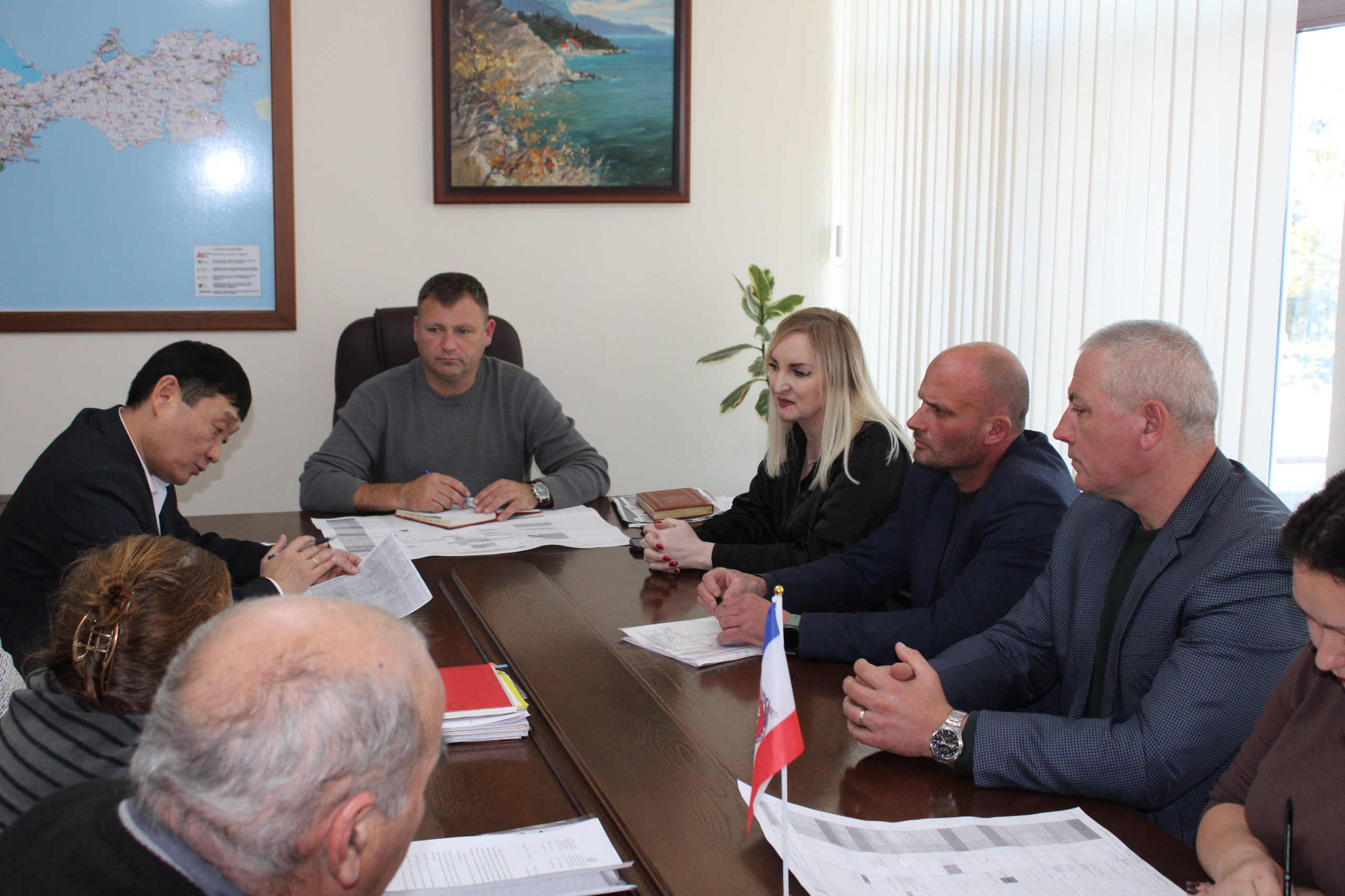 Игорь Крутьков: Провел рабочее совещание совместно с заместителем министра сельского хозяйства Республики Крым Владимиром Аном и председателем районного совета Викторией Заботиной по обсуждению вопросов, связанных с... Игорь Крутьков: Провел рабочее совещание совместно с заместителем министра сельского хозяйства Республики Крым Владимиром Аном и председателем районного совета Викторией Заботиной по обсуждению вопросов, связанных с...