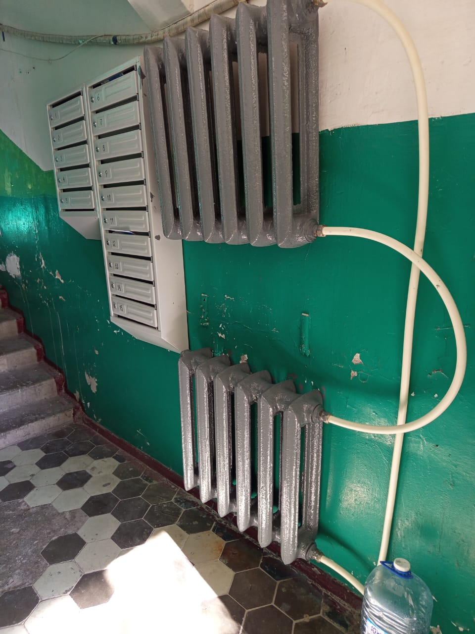 В многоквартирных домах Керчи по согласованию с жителями управляющие компании ведут различные виды ремонтных работ В многоквартирных домах Керчи по согласованию с жителями управляющие компании ведут различные виды ремонтных работ