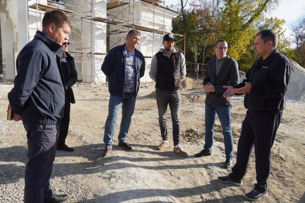 Глава администрации Керчи Олег Каторгин провел совещание в Приморском парке им. Войкова с участием представителей Керченского филиала ГУП РК «Вода Крыма» Глава администрации Керчи Олег Каторгин провел совещание в Приморском парке им. Войкова с участием представителей Керченского филиала ГУП РК «Вода Крыма»