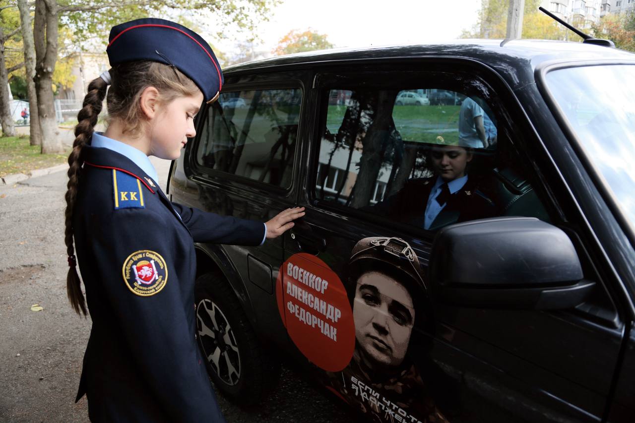 Следователями СК России и родителями погибшего военкора Александра Федорчака проведен урок мужества для учеников подшефной школы Следователями СК России и родителями погибшего военкора Александра Федорчака проведен урок мужества для учеников подшефной школы