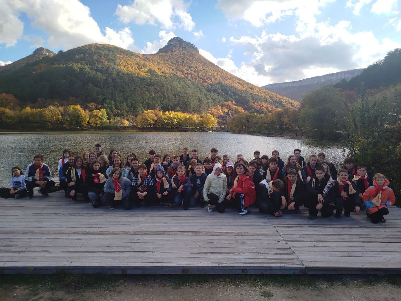 Группа детей сотрудников ФГУП «Железные дороги Новороссии» – членов профсоюза вернулась из увлекательного путешествия по Крыму Группа детей сотрудников ФГУП «Железные дороги Новороссии» – членов профсоюза вернулась из увлекательного путешествия по Крыму