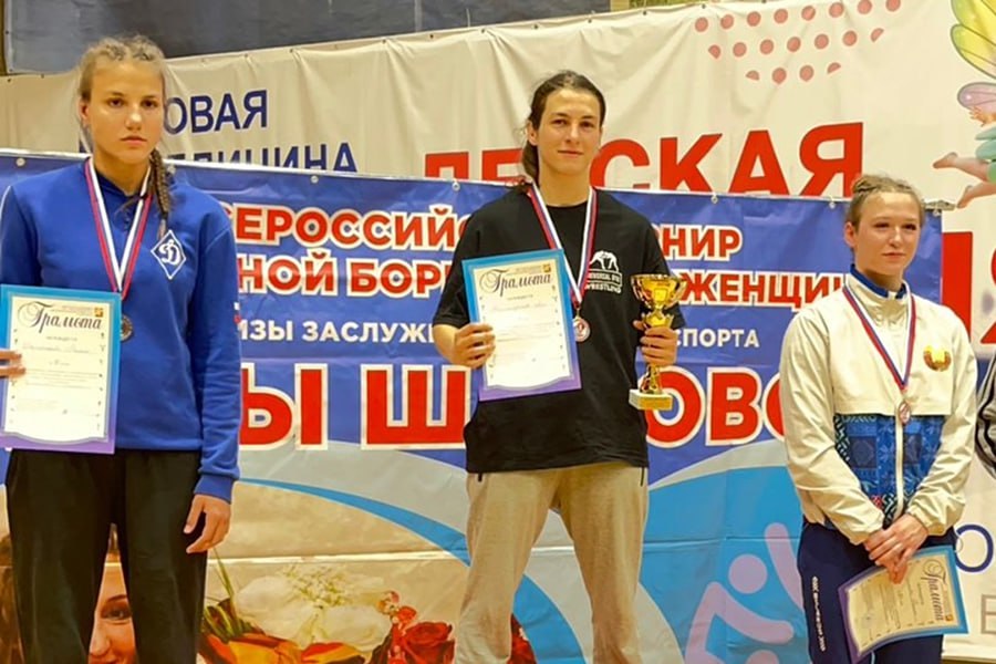 В Алуште прошло первенство Крыма по женской борьбе