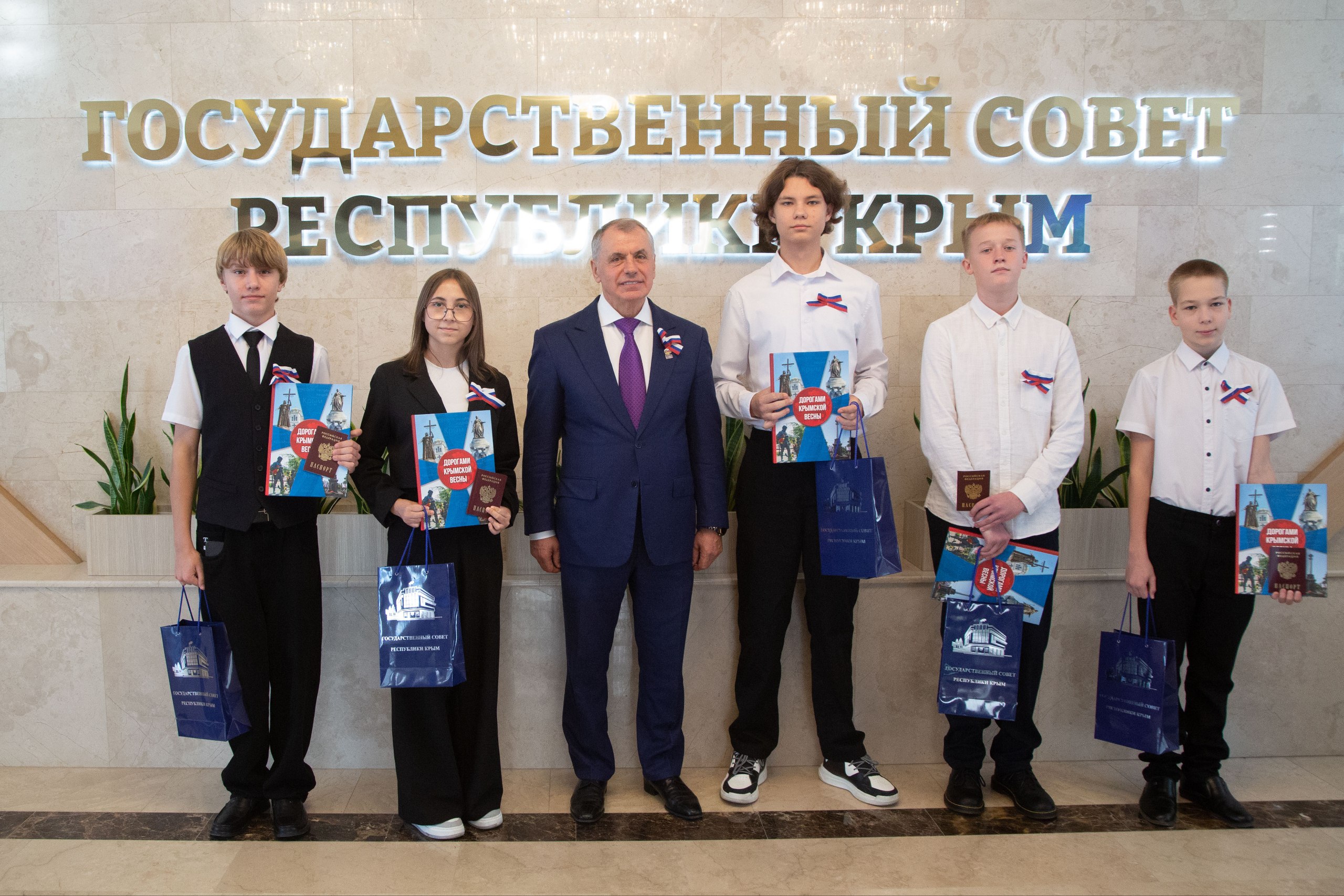 Владимир Константинов: В Крыму издана книга «Дорогами крымской весны»