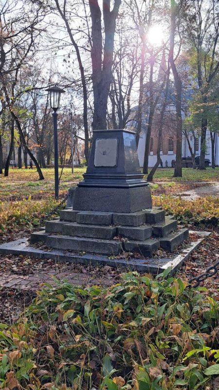 Давайте проведём простое сравнение двух миров Давайте проведём простое сравнение двух миров