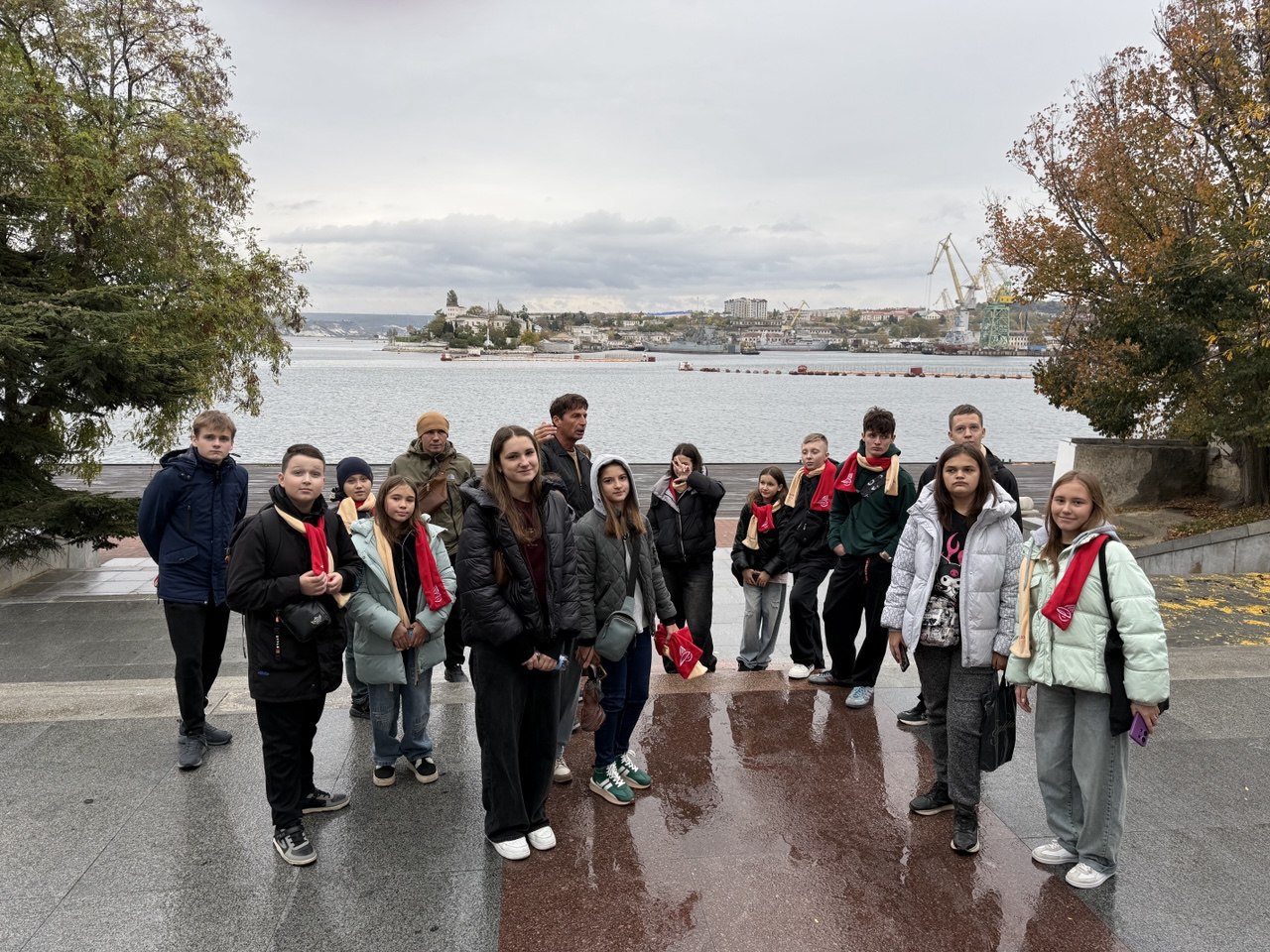 Группа детей сотрудников ФГУП «Железные дороги Новороссии» – членов профсоюза вернулась из увлекательного путешествия по Крыму Группа детей сотрудников ФГУП «Железные дороги Новороссии» – членов профсоюза вернулась из увлекательного путешествия по Крыму