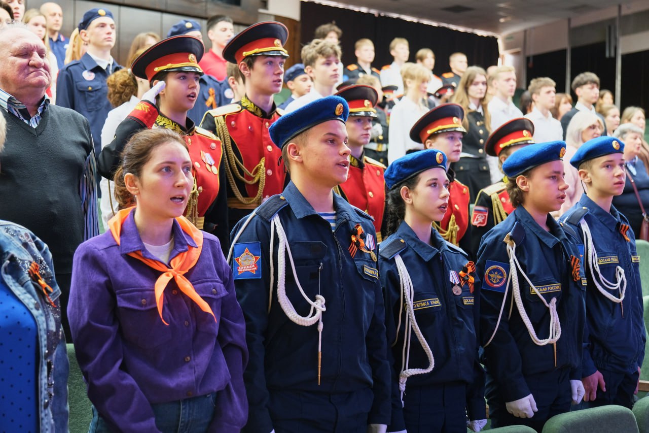 Янина Павленко: Почётный караул Ялтинской школы №7 – лучший по итогам осеннего этапа 5-ой «Вахты Памяти поколений – Пост №1» Янина Павленко: Почётный караул Ялтинской школы №7 – лучший по итогам осеннего этапа 5-ой «Вахты Памяти поколений – Пост №1»