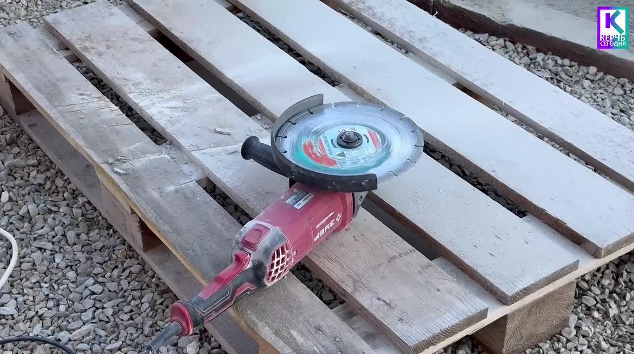 В центре Керчи продолжаются работы по обновлению пешеходных зон