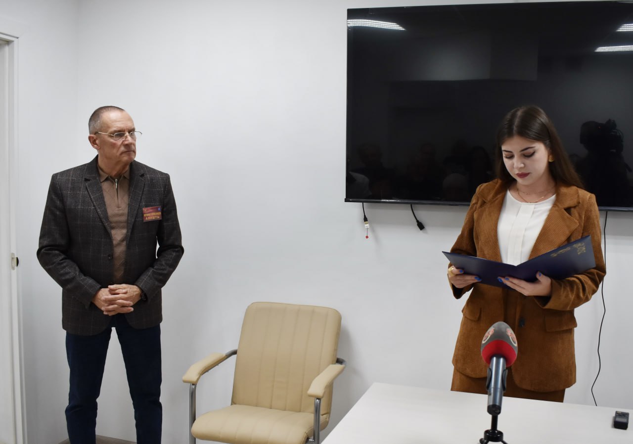 Галина Огнёва: В торжественной обстановке поздравили членов Алуштинской городской общественной организации «Союз ветеранов комсомола Крыма» со 107-летием ВЛКСМ Галина Огнёва: В торжественной обстановке поздравили членов Алуштинской городской общественной организации «Союз ветеранов комсомола Крыма» со 107-летием ВЛКСМ