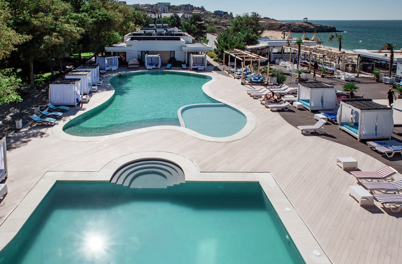 Тёплое межсезонье: где в Крыму есть открытые бассейны с подогревом Тёплое межсезонье: где в Крыму есть открытые бассейны с подогревом