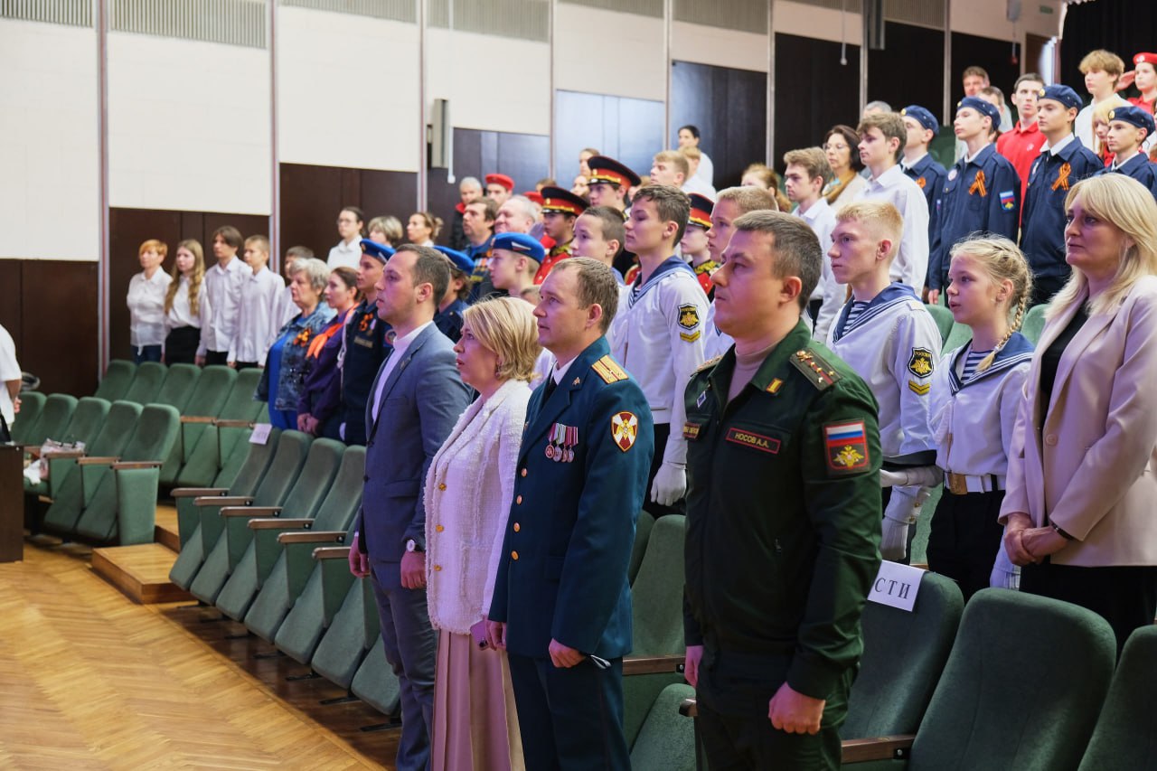 Янина Павленко: Почётный караул Ялтинской школы №7 – лучший по итогам осеннего этапа 5-ой «Вахты Памяти поколений – Пост №1» Янина Павленко: Почётный караул Ялтинской школы №7 – лучший по итогам осеннего этапа 5-ой «Вахты Памяти поколений – Пост №1»