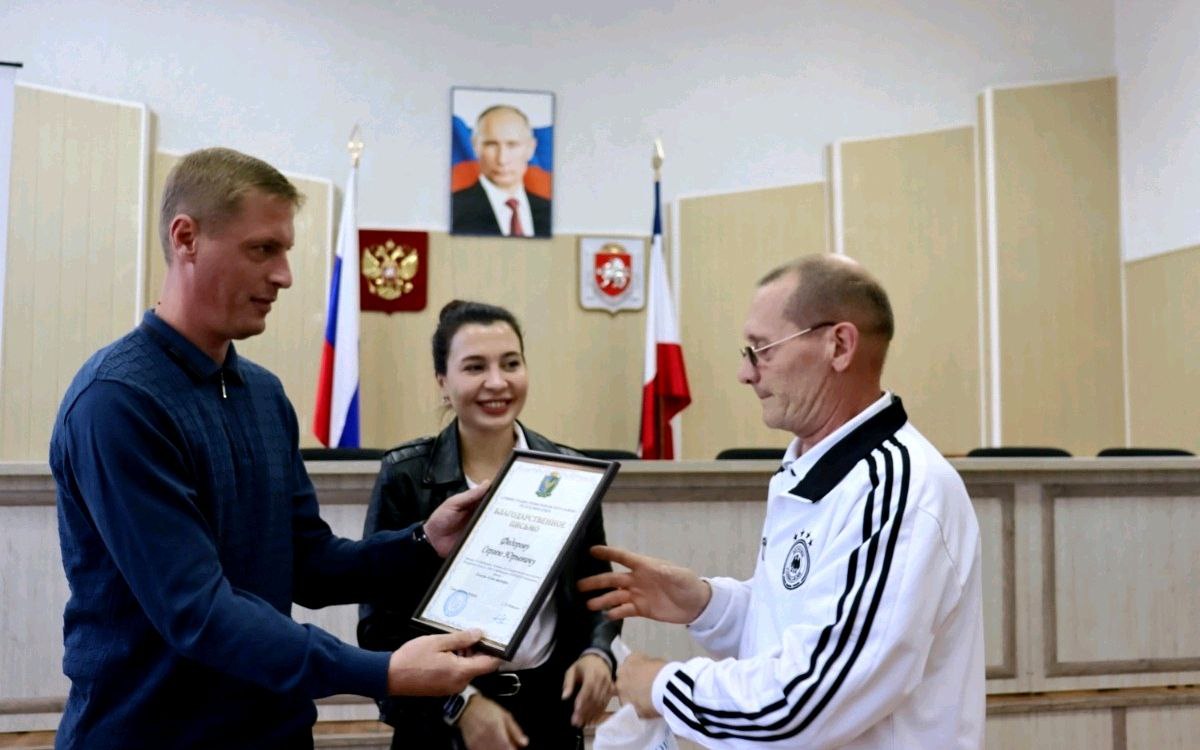 Сергей Петелин: 30 октября в администрации Симферопольского района провёл торжественное награждение тренеров нашего района благодарственными письмами и памятными подарками Сергей Петелин: 30 октября в администрации Симферопольского района провёл торжественное награждение тренеров нашего района благодарственными письмами и памятными подарками