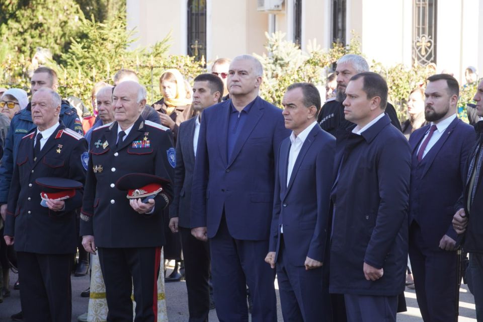 Сегодня у храма апостола Андрея Первозванного прошел чин освящения новой часовни Покрова Пресвятой Богородицы Сегодня у храма апостола Андрея Первозванного прошел чин освящения новой часовни Покрова Пресвятой Богородицы