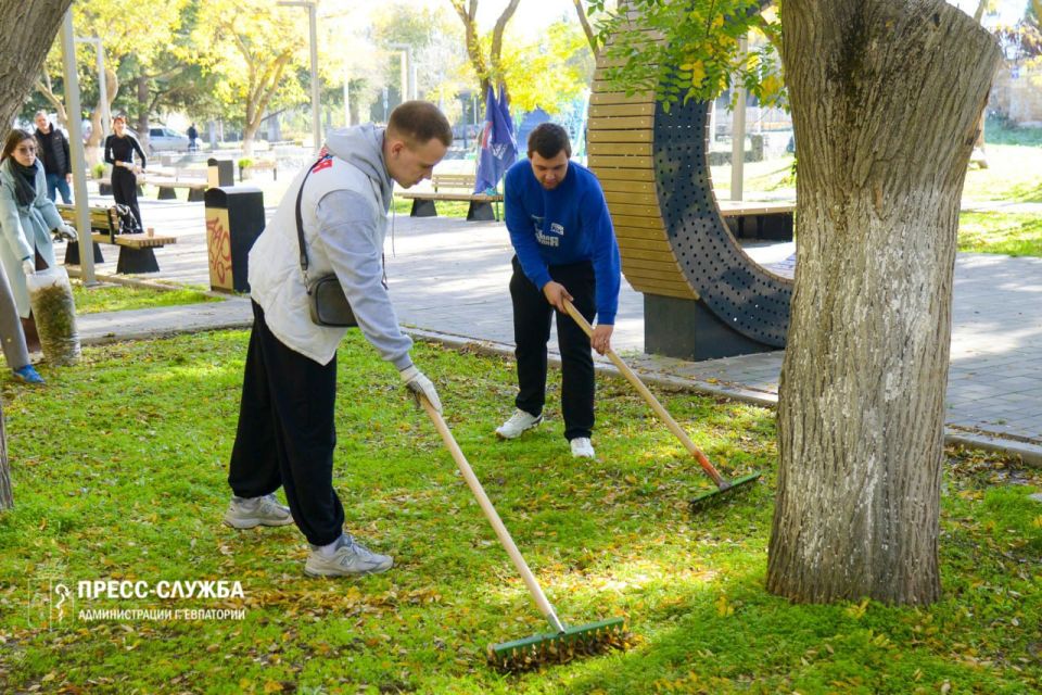 «Чистый Крым» в Евпатории. Евпаторийцы приняли участие в экологической акции в рамках партийного проекта Единой России «Чистый Крым»! К субботнику присоединились депутаты Евпаторийского городского совета, глава администрации... «Чистый Крым» в Евпатории. Евпаторийцы приняли участие в экологической акции в рамках партийного проекта Единой России «Чистый Крым»! К субботнику присоединились депутаты Евпаторийского городского совета, глава администрации...