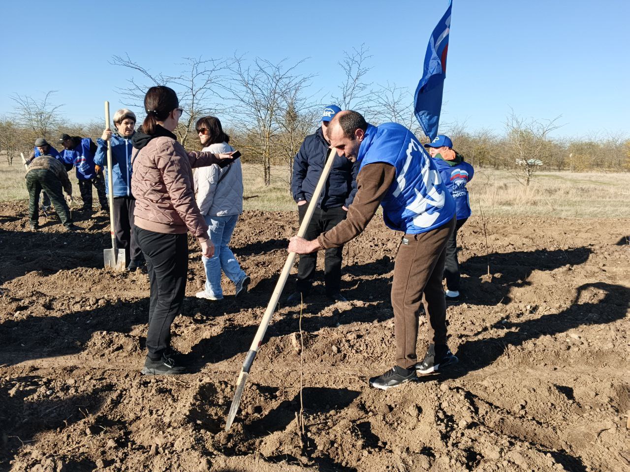 Денис Олейник: Сегодня совместно с депутатом Государственного Совета Республики Крым Жанной Хуторенко, председателем Раздольненского районного совета Татьяной Вышинской, главой Раздольненского сельского поселения Артуром... Денис Олейник: Сегодня совместно с депутатом Государственного Совета Республики Крым Жанной Хуторенко, председателем Раздольненского районного совета Татьяной Вышинской, главой Раздольненского сельского поселения Артуром...