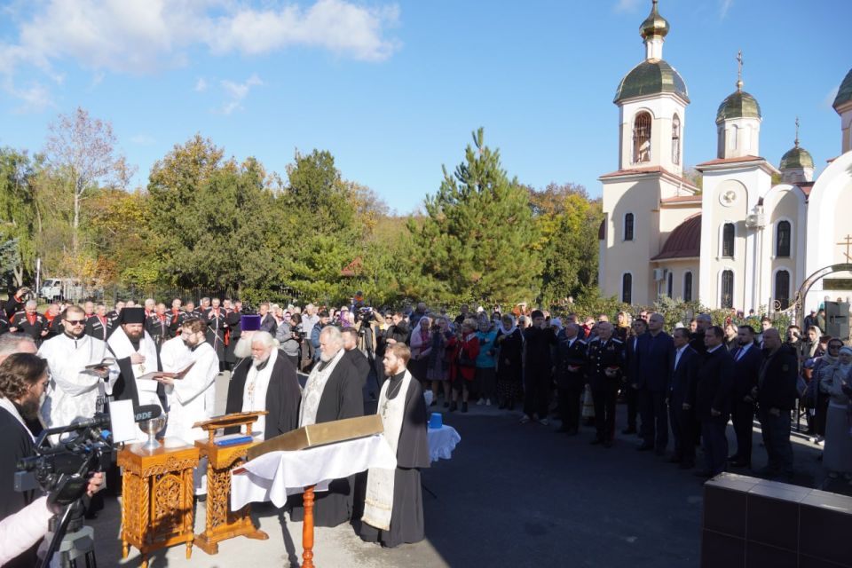 Сегодня у храма апостола Андрея Первозванного прошел чин освящения новой часовни Покрова Пресвятой Богородицы Сегодня у храма апостола Андрея Первозванного прошел чин освящения новой часовни Покрова Пресвятой Богородицы
