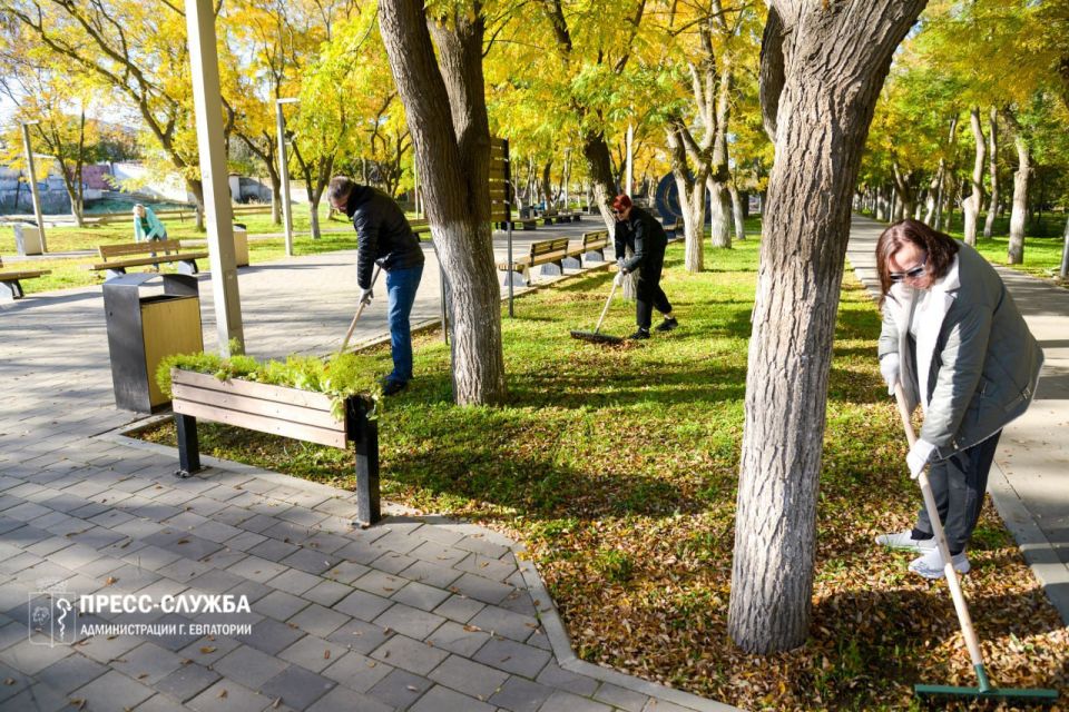 «Чистый Крым» в Евпатории. Евпаторийцы приняли участие в экологической акции в рамках партийного проекта Единой России «Чистый Крым»! К субботнику присоединились депутаты Евпаторийского городского совета, глава администрации... «Чистый Крым» в Евпатории. Евпаторийцы приняли участие в экологической акции в рамках партийного проекта Единой России «Чистый Крым»! К субботнику присоединились депутаты Евпаторийского городского совета, глава администрации...