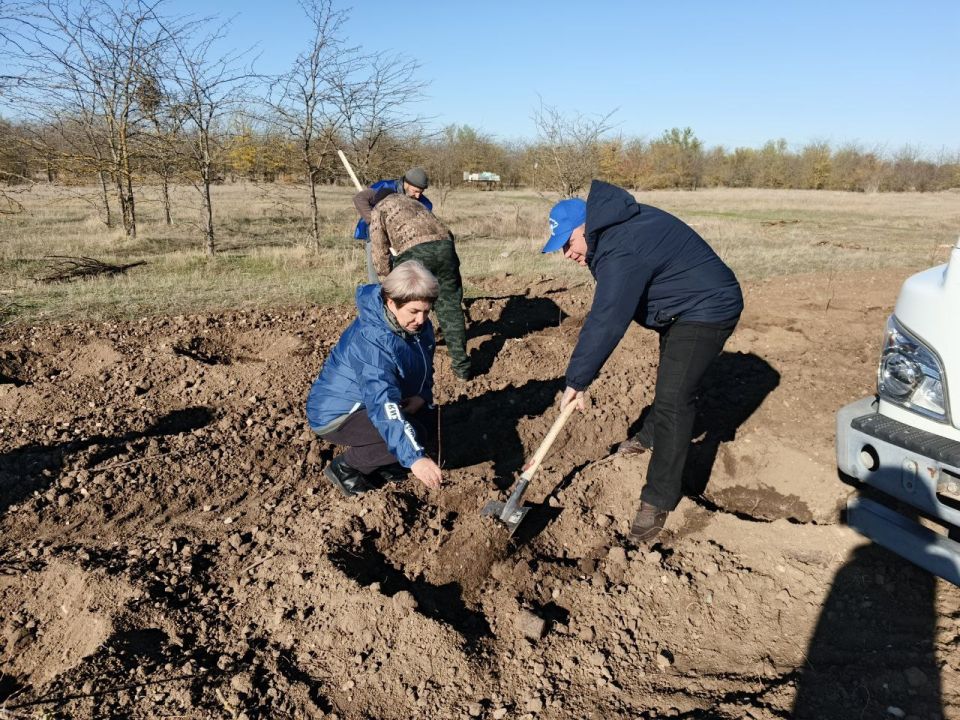 Денис Олейник: Сегодня совместно с депутатом Государственного Совета Республики Крым Жанной Хуторенко, председателем Раздольненского районного совета Татьяной Вышинской, главой Раздольненского сельского поселения Артуром... Денис Олейник: Сегодня совместно с депутатом Государственного Совета Республики Крым Жанной Хуторенко, председателем Раздольненского районного совета Татьяной Вышинской, главой Раздольненского сельского поселения Артуром...