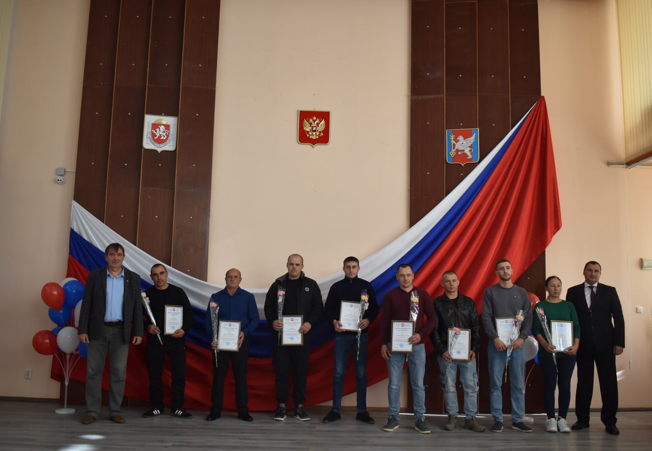 Сергей Биданец: Сегодня совместно с депутатом Государственного Совета Республики Крым Виталием Шатуновым, заместителем председателя Красноперекопского районного совета Андреем Домбровским поздравил жителей района с... Сергей Биданец: Сегодня совместно с депутатом Государственного Совета Республики Крым Виталием Шатуновым, заместителем председателя Красноперекопского районного совета Андреем Домбровским поздравил жителей района с...