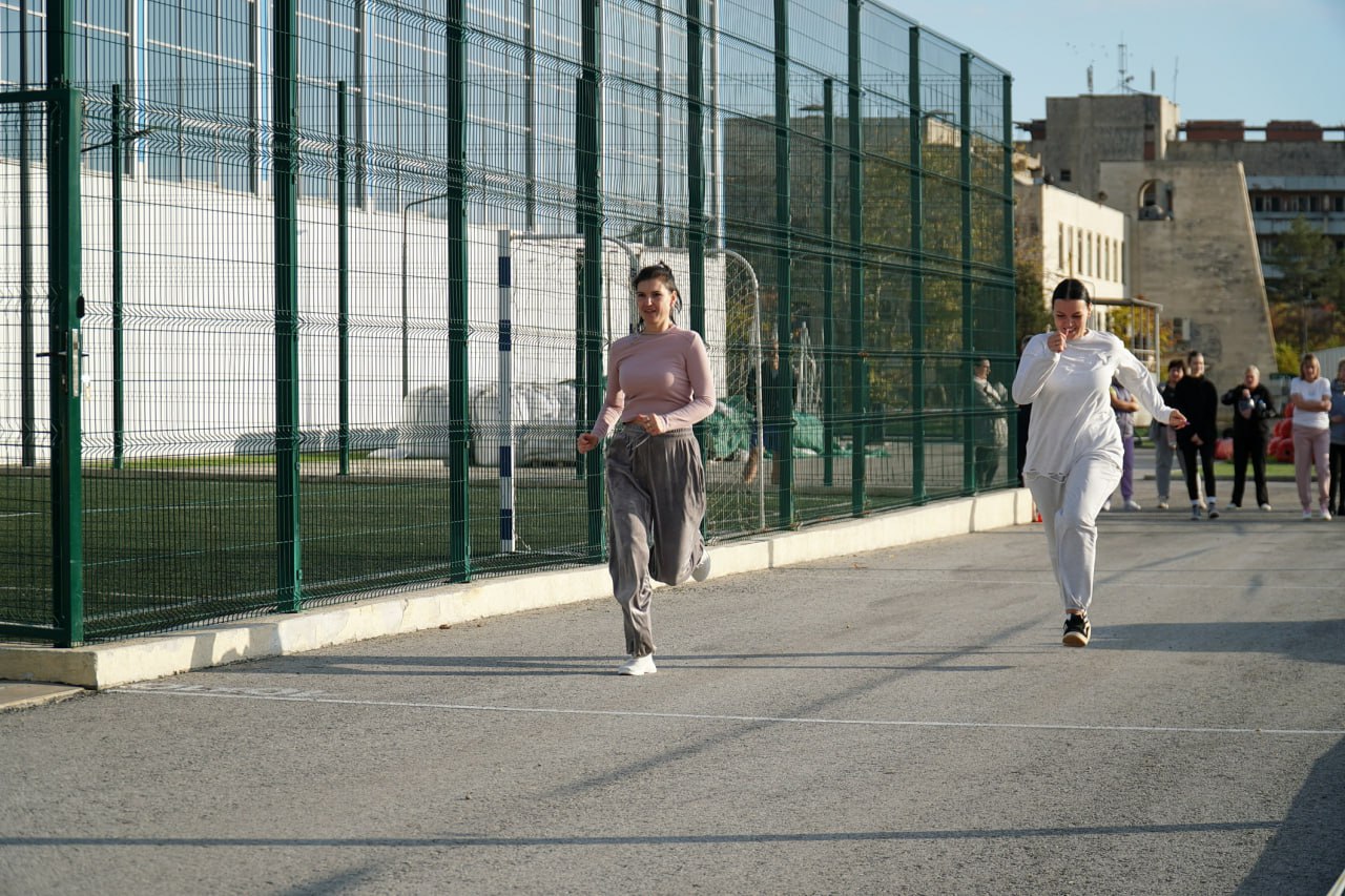 В Евпатории муниципальные служащие приняли участие в сдаче нормативов ГТО В Евпатории муниципальные служащие приняли участие в сдаче нормативов ГТО