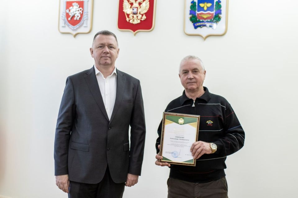 Михаил Афанасьев: Накануне одного из самых замечательных праздников в году — Дня народного единства вручил заслуженные награды Михаил Афанасьев: Накануне одного из самых замечательных праздников в году — Дня народного единства вручил заслуженные награды