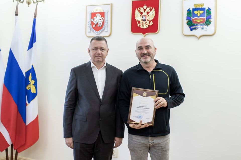 Михаил Афанасьев: Накануне одного из самых замечательных праздников в году — Дня народного единства вручил заслуженные награды Михаил Афанасьев: Накануне одного из самых замечательных праздников в году — Дня народного единства вручил заслуженные награды
