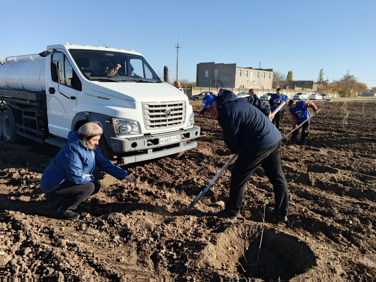 Денис Олейник: Сегодня совместно с депутатом Государственного Совета Республики Крым Жанной Хуторенко, председателем Раздольненского районного совета Татьяной Вышинской, главой Раздольненского сельского поселения Артуром... Денис Олейник: Сегодня совместно с депутатом Государственного Совета Республики Крым Жанной Хуторенко, председателем Раздольненского районного совета Татьяной Вышинской, главой Раздольненского сельского поселения Артуром...