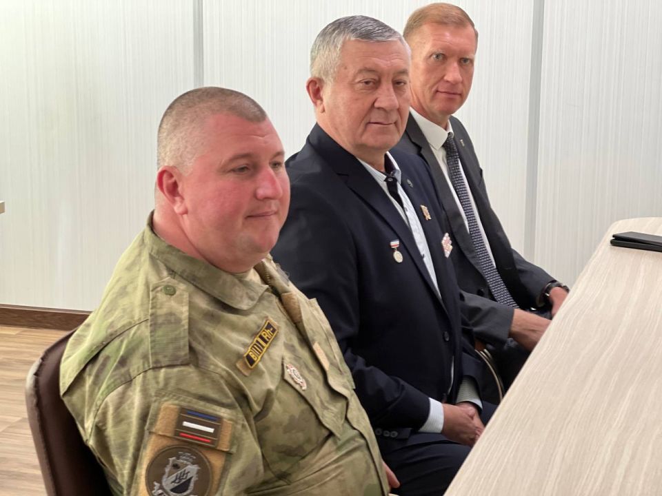 Игорь Ивин: Командир народного ополчения Республики Крым Сергей Николаевич Димов с рабочим визитом посетил город Джанкой Игорь Ивин: Командир народного ополчения Республики Крым Сергей Николаевич Димов с рабочим визитом посетил город Джанкой