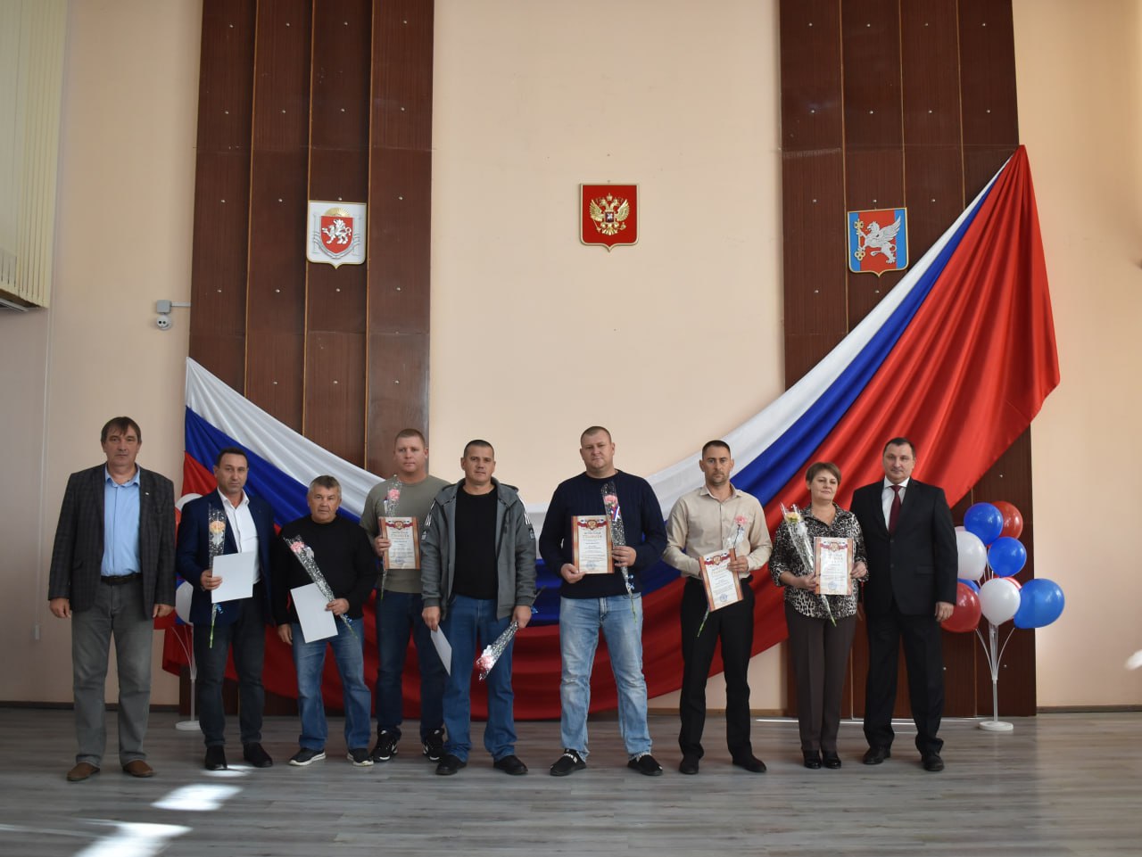 Сергей Биданец: Сегодня совместно с депутатом Государственного Совета Республики Крым Виталием Шатуновым, заместителем председателя Красноперекопского районного совета Андреем Домбровским поздравил жителей района с...